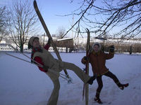 Lilu+her_sister_going_to_ski.JPG